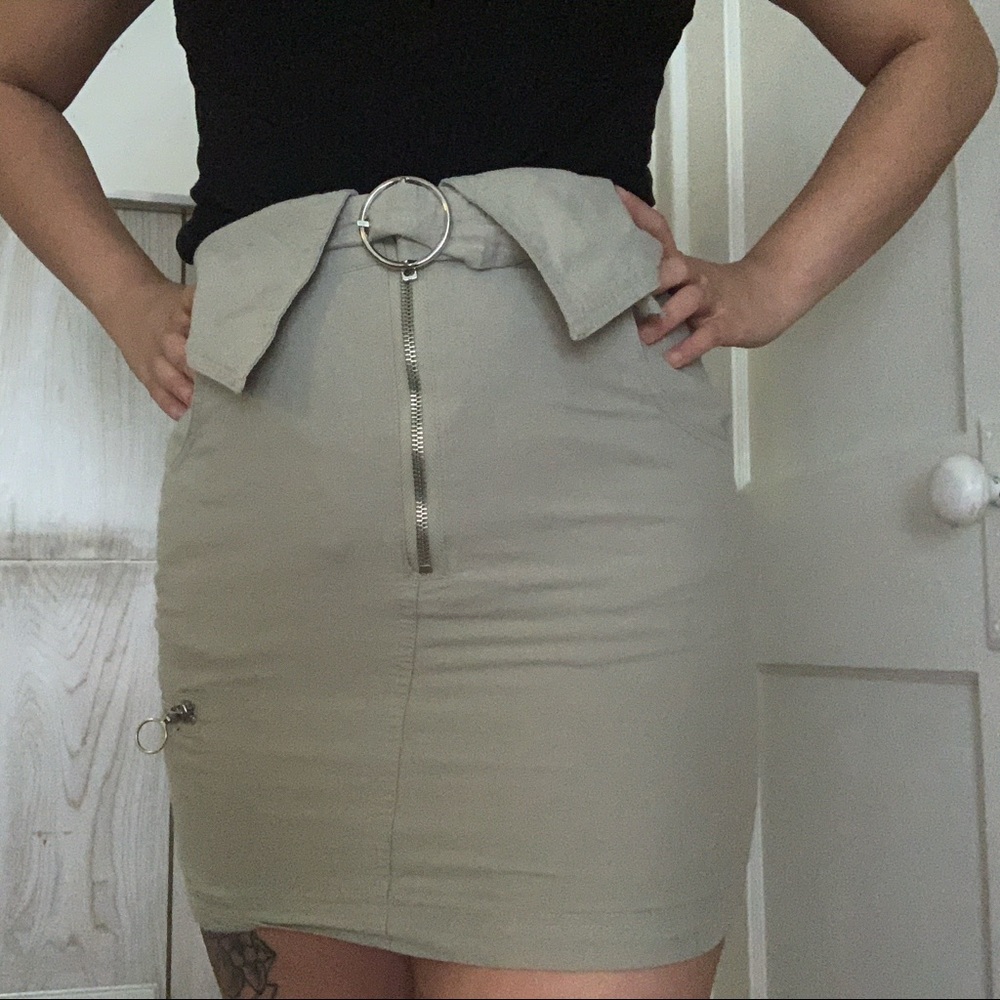 Light Green Pencil Skirt with Circle Belt